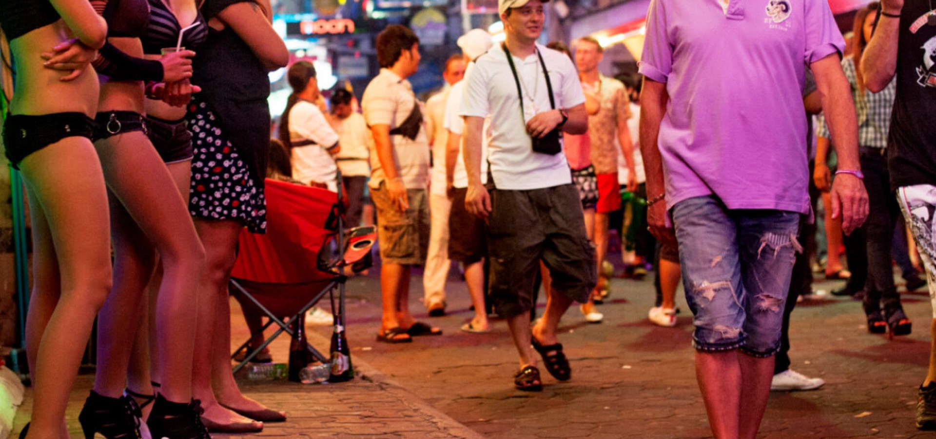 Σεξοτουρισμός στην Ταϊλάνδη: Στους δρόμους που οι γυναίκες πουλιούνται σαν κρέας