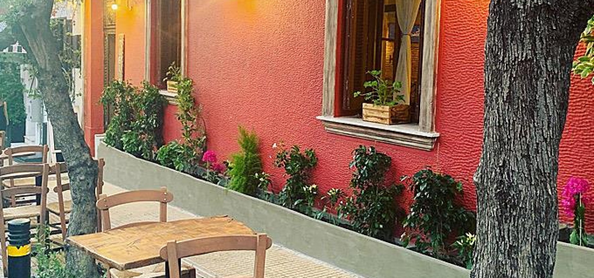 Αυτά είναι τα καλύτερα μεζεδοπωλεία στα Πετράλωνα