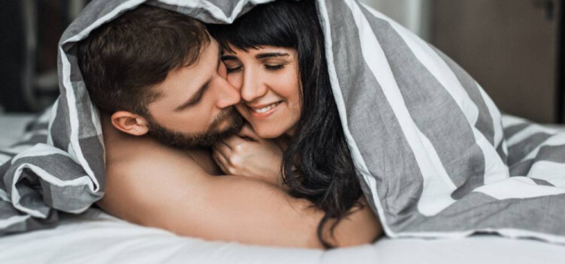 5 στάσεις στο σεξ για εκείνες τις νύχτες με κρύο