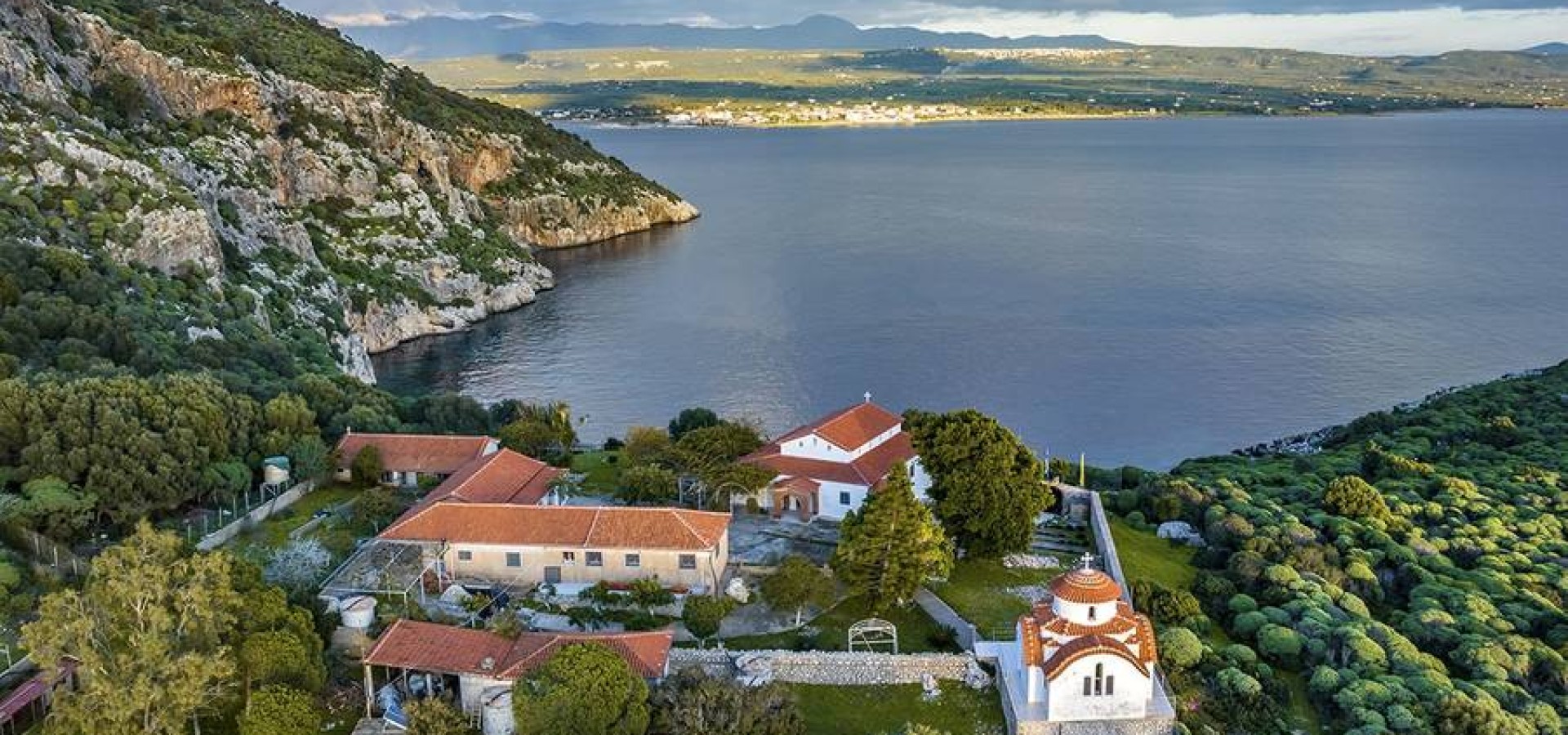 Νήσος Πρώτη Μεσσηνία: Το ακατοίκητο νησί με την εξωτική παραλία και το σχήμα κροκόδειλου