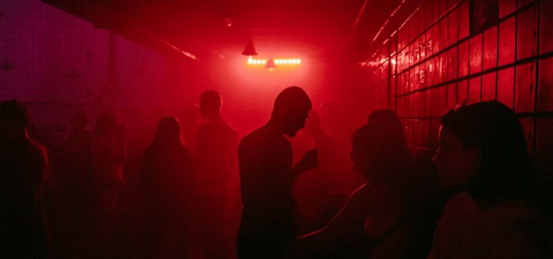 Όλα όσα θα ήθελες -και θα έπρεπε- να ξέρεις πριν την πρώτη σου επίσκεψη σε sw1ngers club