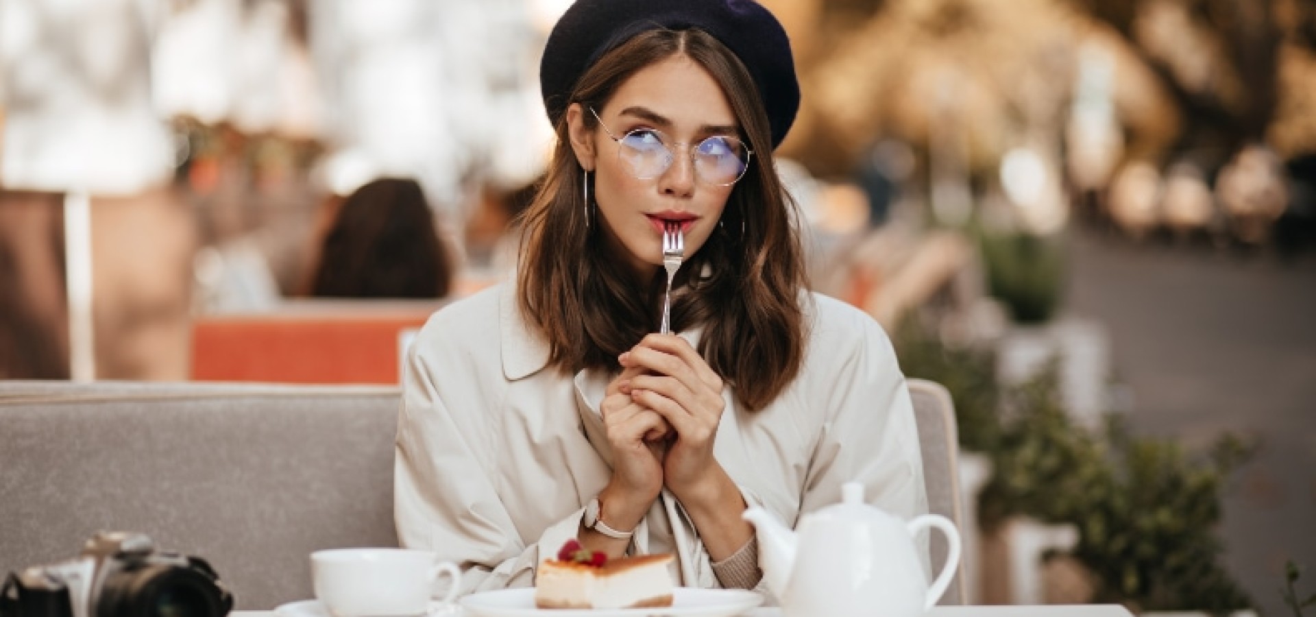 In Love with Two People at the Same Time? 16 Subtle Signs to Make a Choice