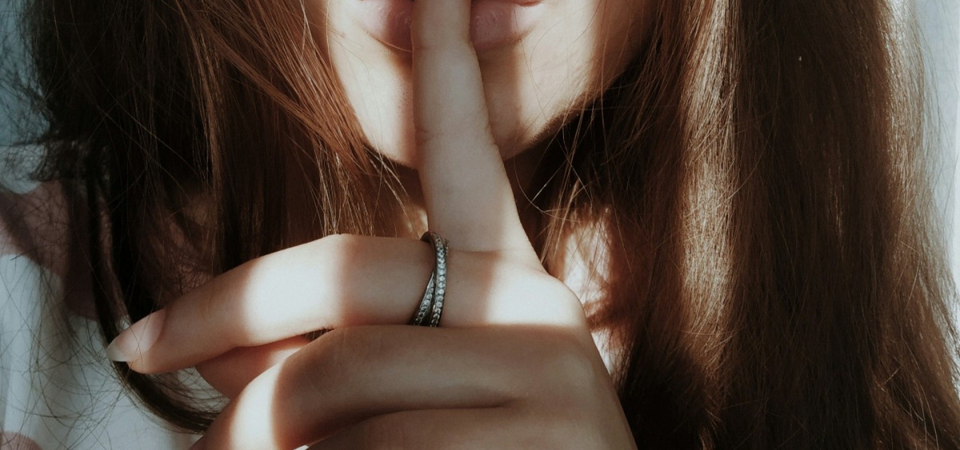 Τι είναι η σχέση DADT και γιατί απειλεί να βάλει τέλος στη μονογαμία;