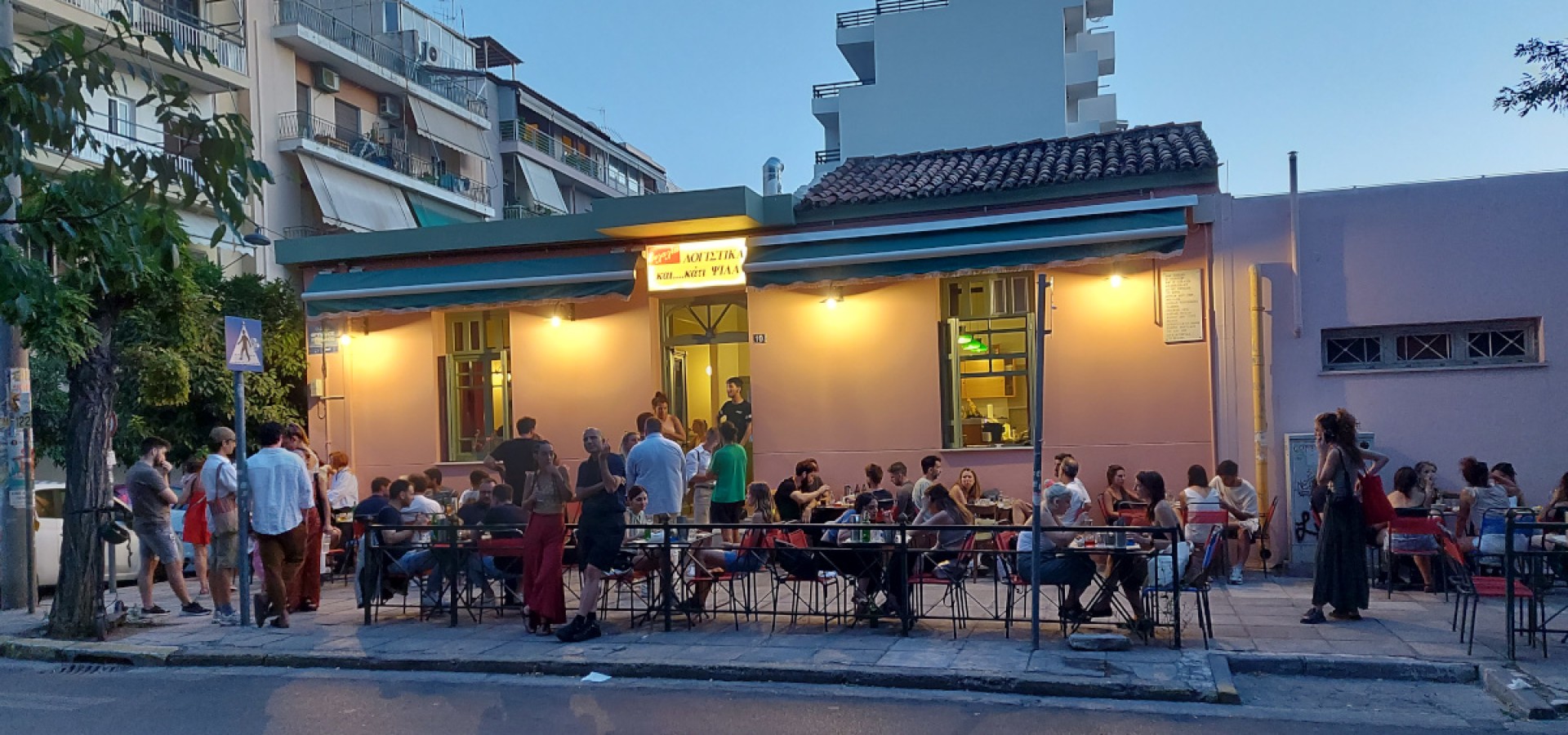 Μαγαζιά που «κρατάνε» μόνα τους μια γειτονιά  