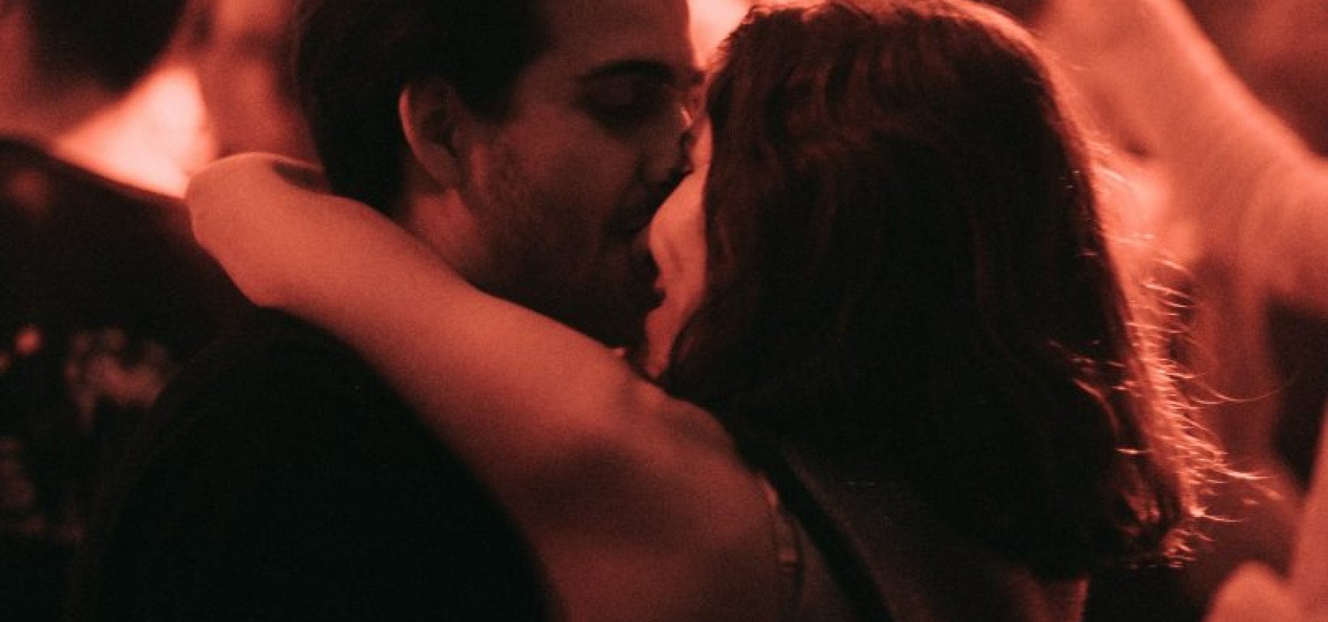 Το φιλί που δίνετε λέει πολλά περισσότερα από το σ#ξ που κάνετε