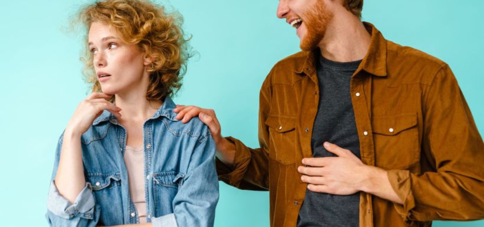 Το χαμόγελο που «δαγκώνει»: Πώς κατάλαβα ότι τοξική θετικότητα έγινε η αγαπημένη μάσκα του συγκεκαλυμμένου ναρκισσιστή