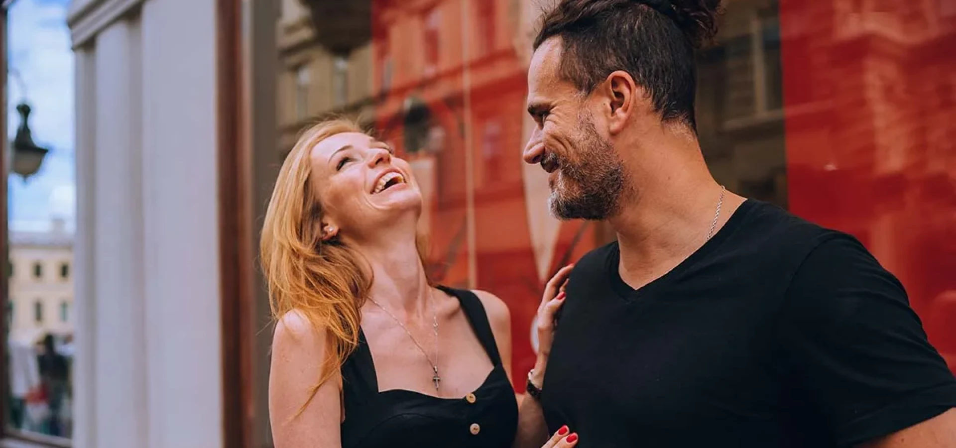 Ύψος: Πόσο επηρεάζει σχέσεις και εισόδημα – Οι προτιμήσεις ανδρών και γυναικών