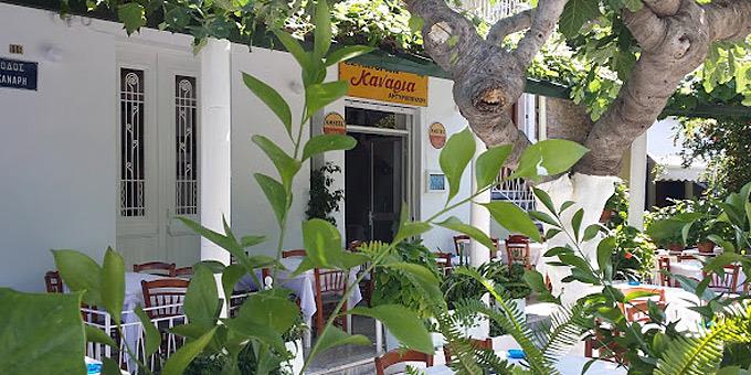 Απρόσμενες αυλές της Αθήνας με υπέροχο φαγητό