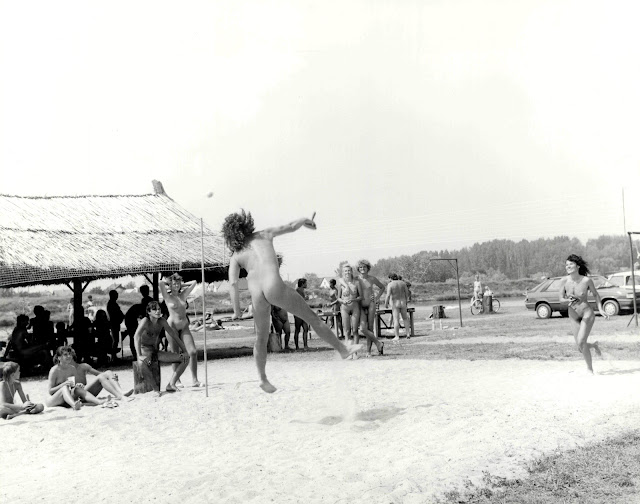 «Η απενεχοποίηση του γυμνού σώματος»: Ο γυμνισμός στην Κεντρική και Ανατολική Ευρώπη (1987-1991)