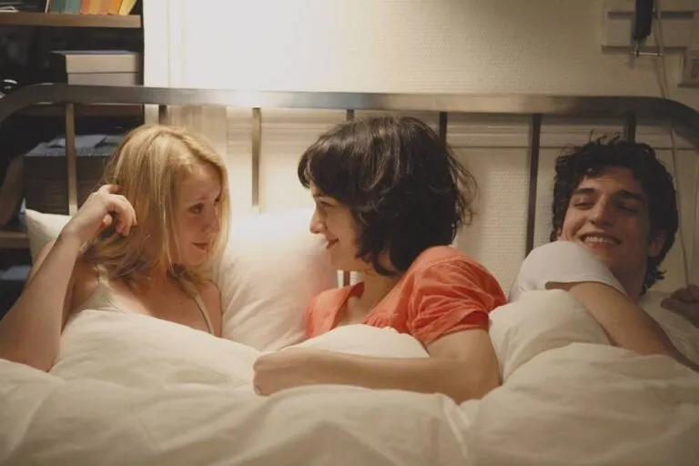 Πολυσυντροφικότητα και ελεύθερη σχέση: Τι είναι και σε τι διαφέρουν