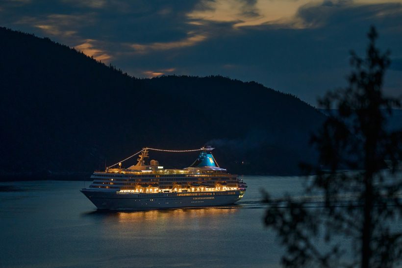 S#x cruises: Ένα καράβι, άφθονα κοκτέιλ και πολλοί ξαναμμένοι ταξιδιώτες