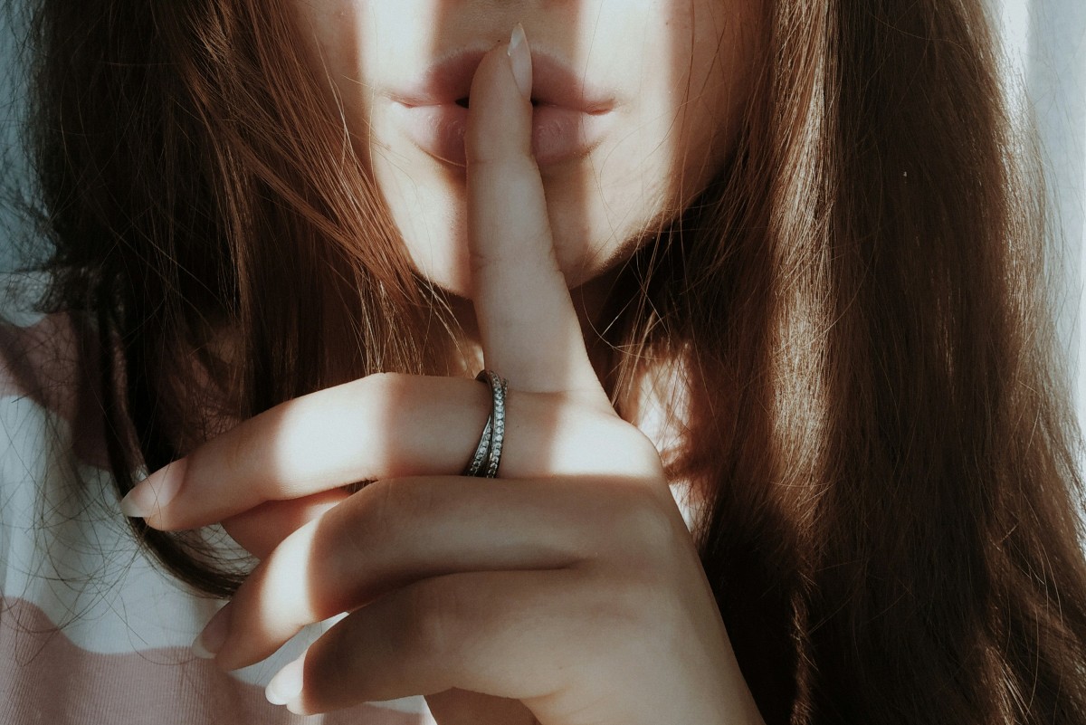 Τι είναι η σχέση DADT και γιατί απειλεί να βάλει τέλος στη μονογαμία;