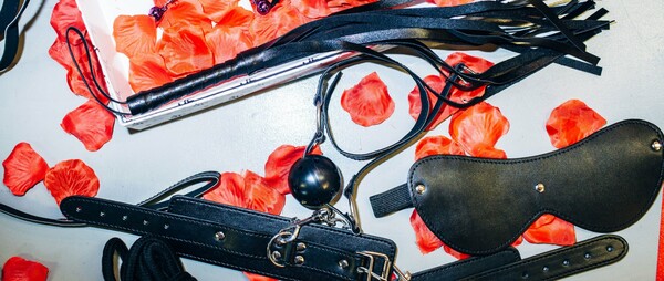 Η μόδα του S&amp;M περνάει από τα sex shops