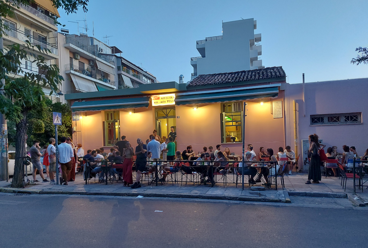 Μαγαζιά που «κρατάνε» μόνα τους μια γειτονιά  