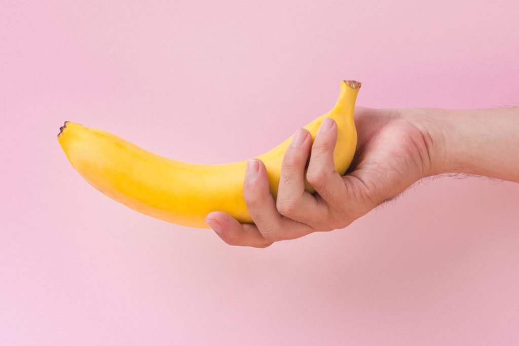 Καμπύλη στο πέος: Γιατί κάποιες γυναίκες το απολαμβάνουν – Πότε θα πρέπει να ανησυχήσουν οι άνδρες