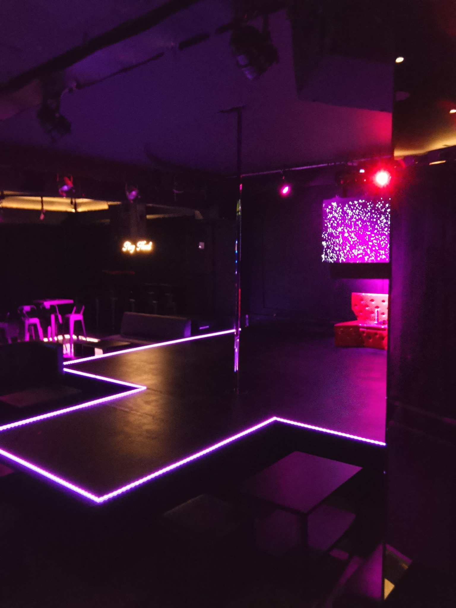 EROS CLUB / NIKAIA: H εναλλακτική προσέγγιση στο swinging με απόλυτο σεβασμό στη διαφορετικότητα του ατόμου