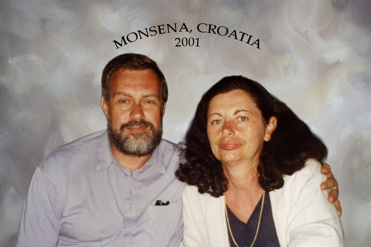 Οι διαχειριστές του ιστότοπου diaswingers.gr, Άγγελος και Κασσάνδρα, ιδρυτές του γυμνοκρατικού ηδονισμού΄στην Ελλάδα, το 2001 στην Κροατία