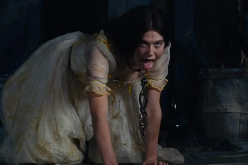 Ανεμοδαρμένα Ύψη: Μια σκηνή με κολάρο προκαλεί την BDΣΜ πλευρά μας