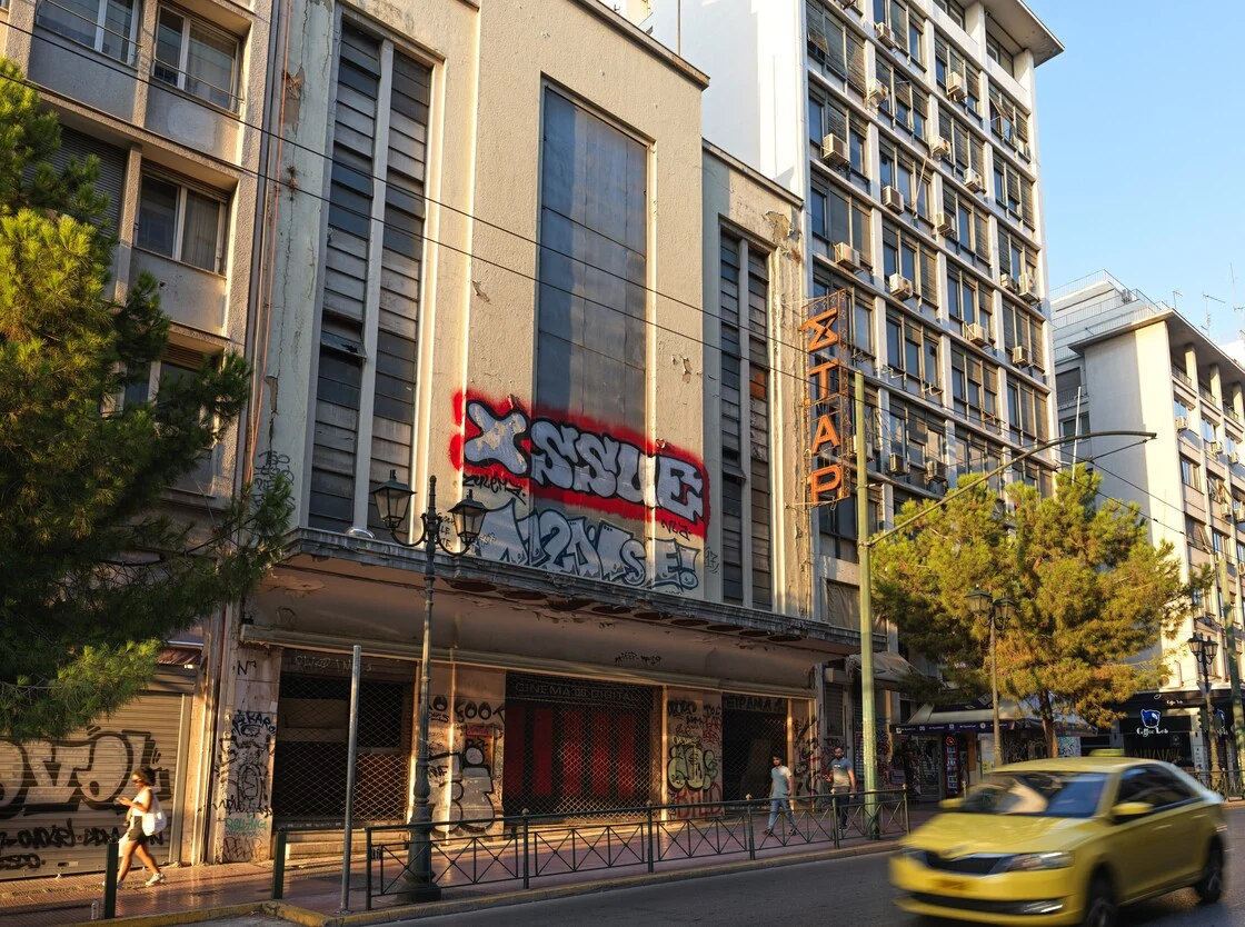 H αμαρτωλή ιστορία του πορνοσινεμά Σταρ της Ομόνοιας, όπως μας την διηγήθηκε ο ιδιοκτήτης του