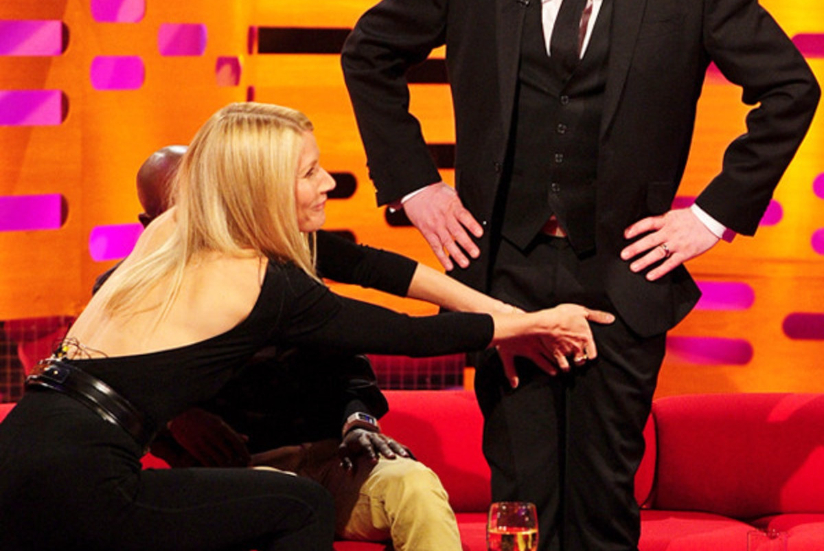 «Το εργοστάσιο της χαράς»: Η Sex Editor καταπιάνεται με τους ορχεις  